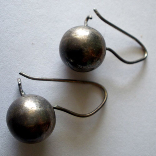 Various earrings like new, vintage designs