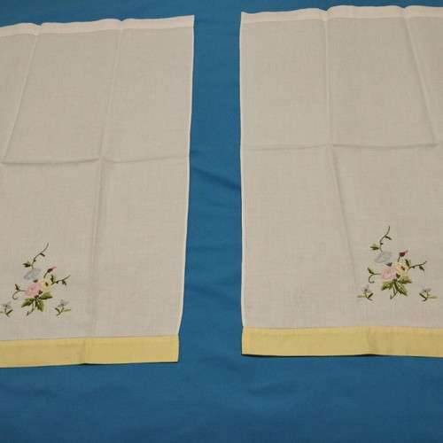 Set of 6 handmade placemats with floral embroidery like new