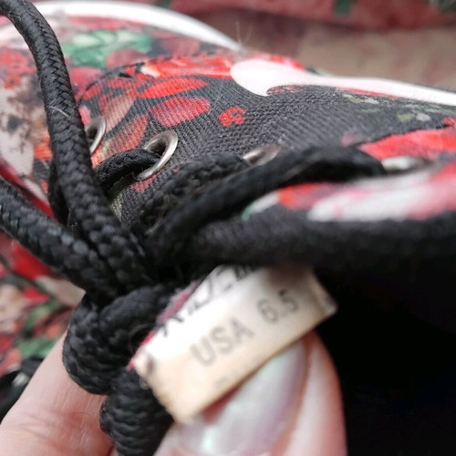 Athletic shoes with red flowers like new