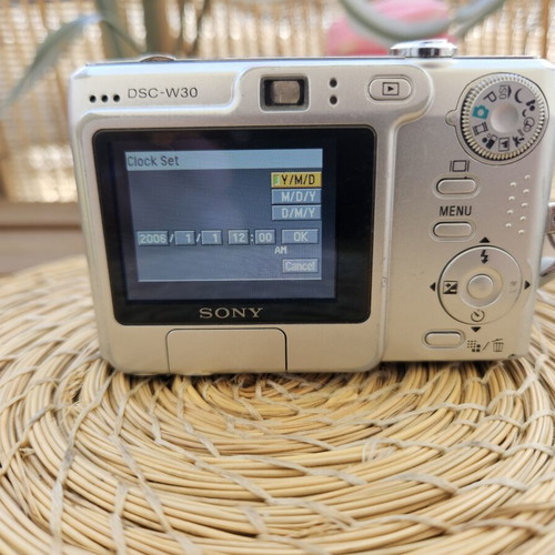 Sony Cyber-shot DSC-W30 digital camera bundle like new