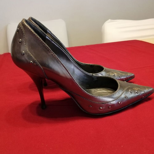 Batta lamé pumps like new, olive with embroidery and studs size 36