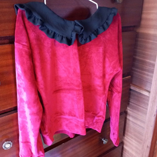 Velour t-shirt and shorts set like new, black and red