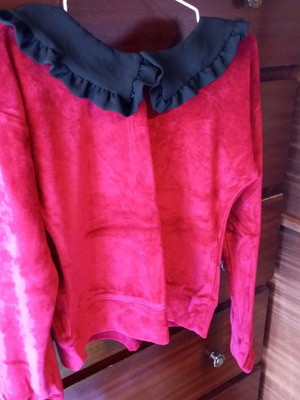 Velour t-shirt and shorts set like new, black and red