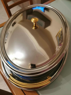 Oval serving dish like new with 50cm stainless steel tray and pyrex