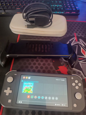 Nintendo Switch Lite κονσόλα με αξεσουάρ και παιχνίδι Minecraft
