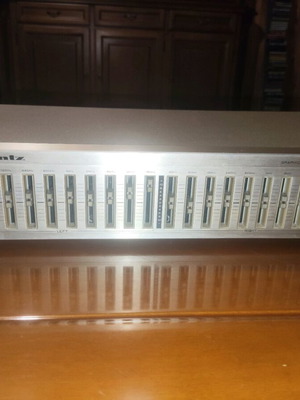 Marantz eq20d μεταχειρισμένο με άριστη λειτουργικότητα