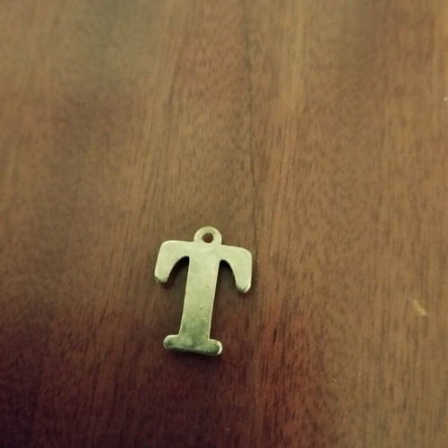 hanging letter "t"