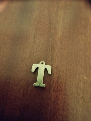 hanging letter "t"