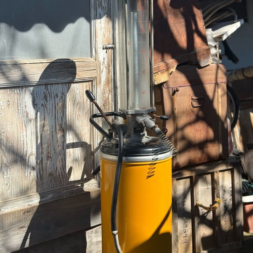 Rolli D6/5A Horn Flensburg oil and gasoline pump like new with glass container