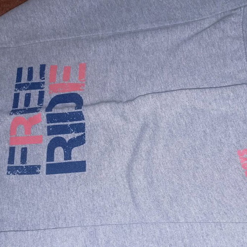 Children's sweatshirts like new, ages 6-7, set of 2 pieces