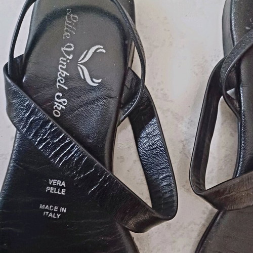 Women's sandals size 39. Made in Italy.