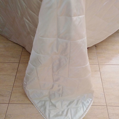 Quilt satin double bed cream without pillowcases