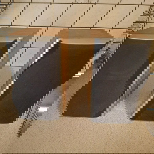 Ηχεία 15 watt σε ξύλινο πλαίσιο σαν καινούργια, 2 τεμάχια