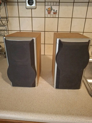 Ηχεία 15 watt σε ξύλινο πλαίσιο σαν καινούργια, 2 τεμάχια