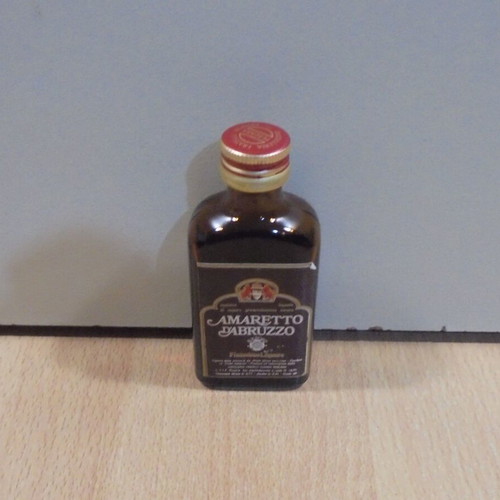 Amaretto D' Abruzzo liqueur old glass miniature bottle 20ml sealed like new