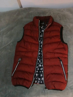 Sleeveless jacket used XXL burgundy with skull pattern and zipper issue
