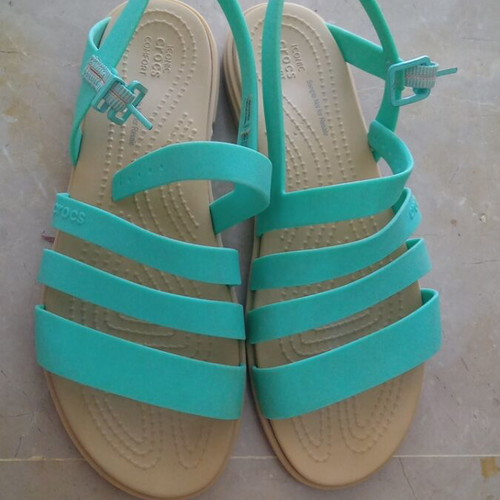 Crocs Tulum Strappy Sandals like new, mint color, size W7 (37-38)