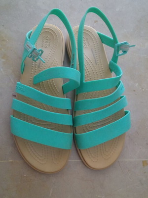 Crocs Tulum Strappy Sandals like new, mint color, size W7 (37-38)
