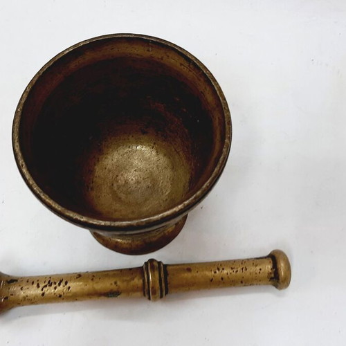 Antique brass mortar and pestle used, heavy, patina