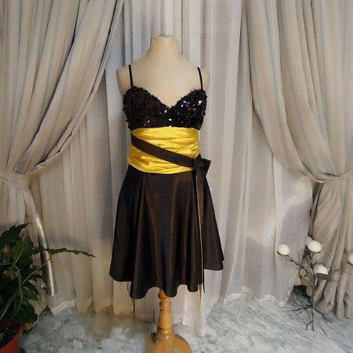 Evening dress like new with black sequins and yellow fabric