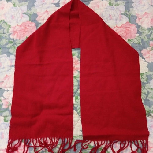 Acrylic red Lacta scarf like new