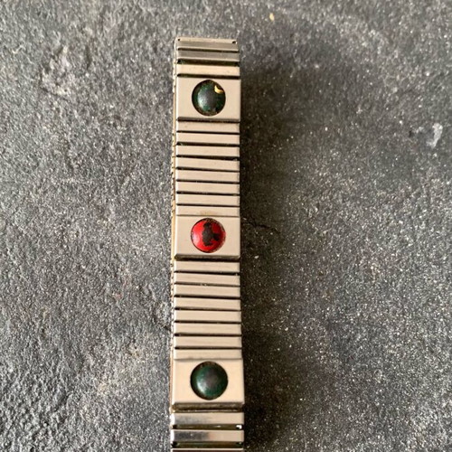 Magnetic bracelet used for rheumatism