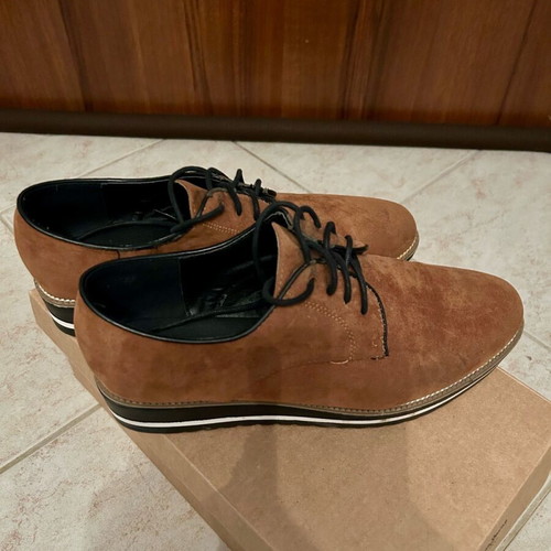 Women’s suede Oxford-style shoes like new, brown