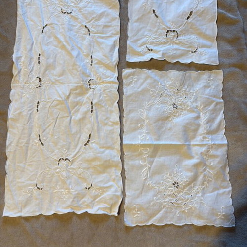 Table linens like new, set of 3 pieces