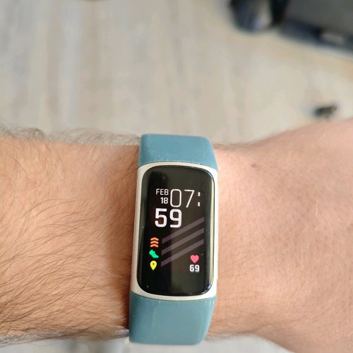 Fitbit Charge 5 like new smartwatch with box and charger
