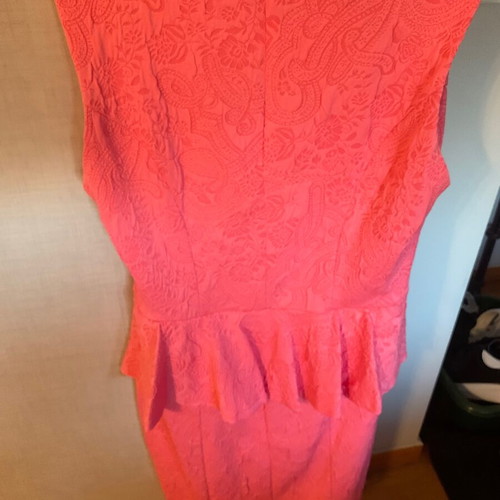 Coral dress H&M like new, straight cut size M