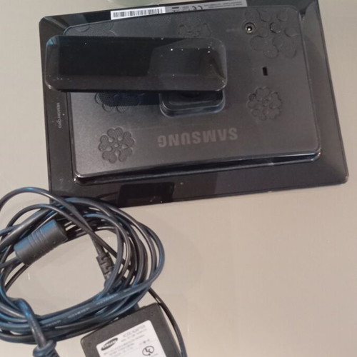 Samsung BT07PS 7" digital photo frame like new, black and silver