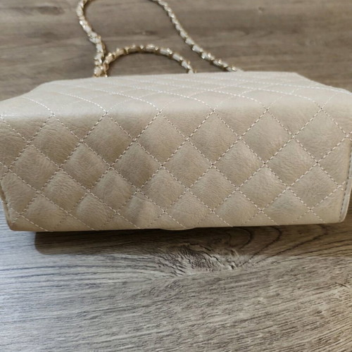 Cream Quilted Shoulder Bag with Gold Chain like new