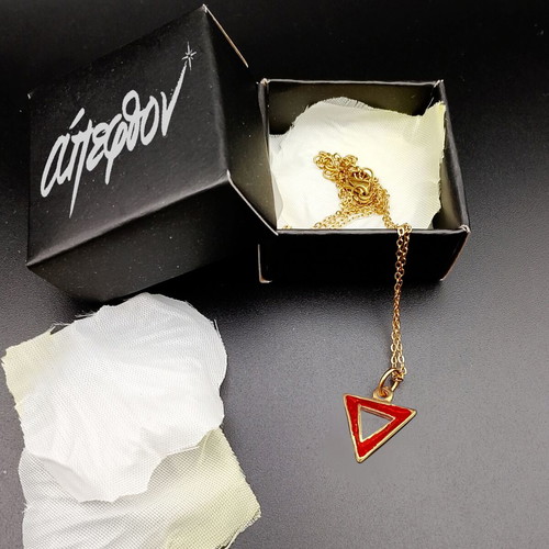 L’Assoluto red minimal necklace by Άπεφθον new
