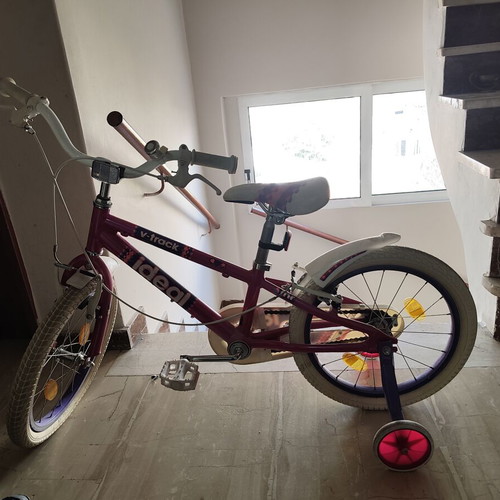 Children's Bicycle like new, 16" wheels, city type