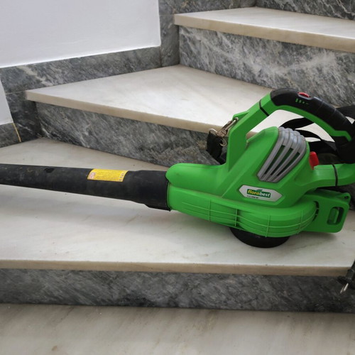 Large corded leaf blower like new