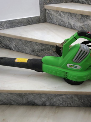 Large corded leaf blower like new