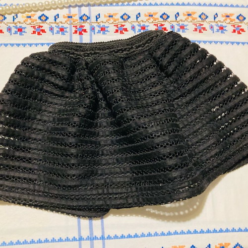 Girls' black skirt like new for 2-3 years with lining