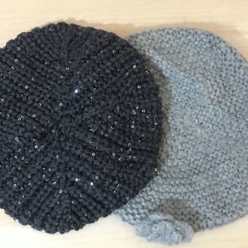 Knitted berets used, pack of 2, black and gray
