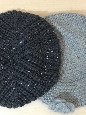 Knitted berets used, pack of 2, black and gray