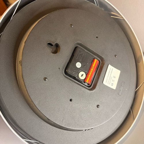 Quartz wall clock like new, analog
