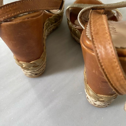 Beige platforms with woven heel and gold details like new