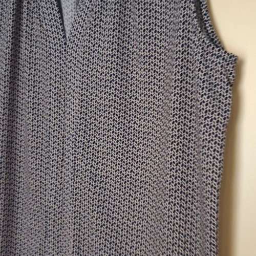 H&M sleeveless women's blouse white and blue size L like new