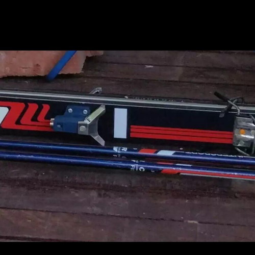 Ski set like new, 4 parts with poles and ski bag