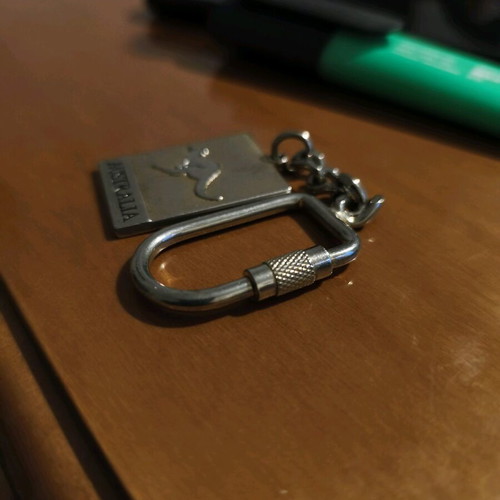 Collectible two-tone Australia keychain like new