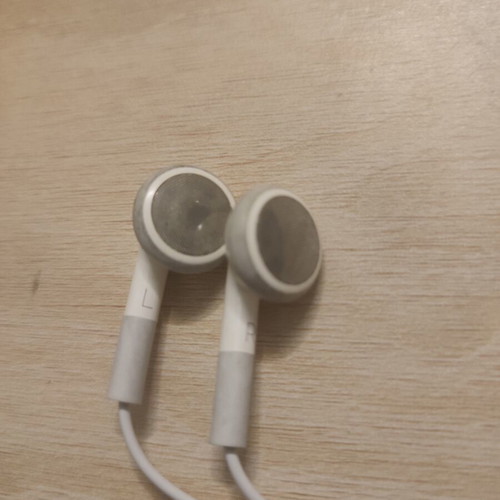 Apple EarPods 3.5mm jack with microphone used