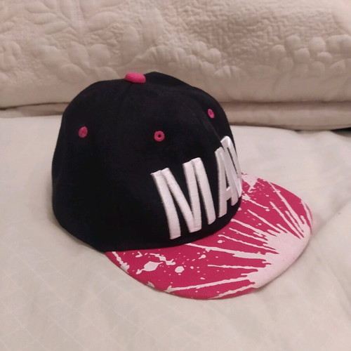 Hat like new, white and pink, one size