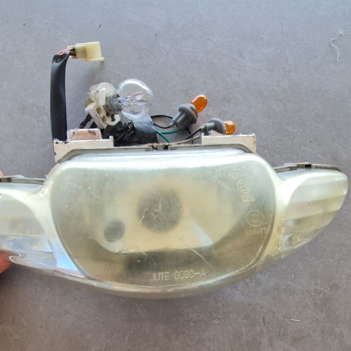 Modenas Kriss Dynamic front headlight with bulbs