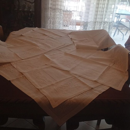 Handmade embroidery set on fine linen, 7 pieces, new