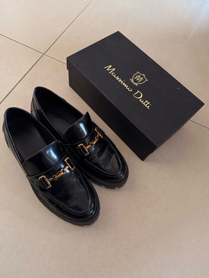 Massimo Dutti loafers with gold metal detail like new, size 39