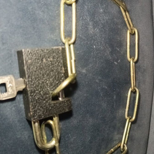 Padlock with gold metal chain new, versatile security for bikes and more
